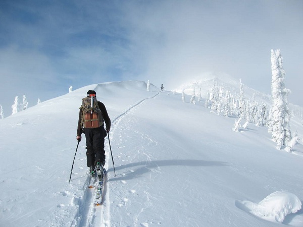 ski-touring-uphill2